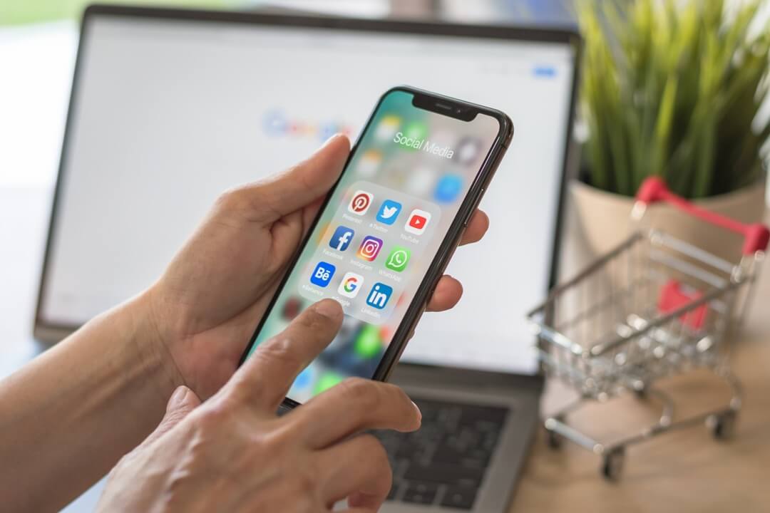 Facebook, Twitter, Instagram e LinkedIn: os mitos e as verdades das redes sociais Facebook, Twitter, Instagram e LinkedIn: os mitos e as verdades das redes sociais