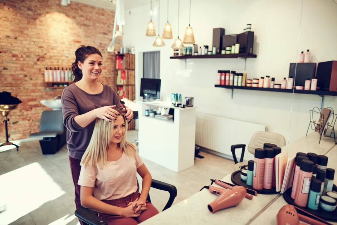 Sua loja de cosmético e salão de beleza precisa mais do que um perfil social para o marketing digital