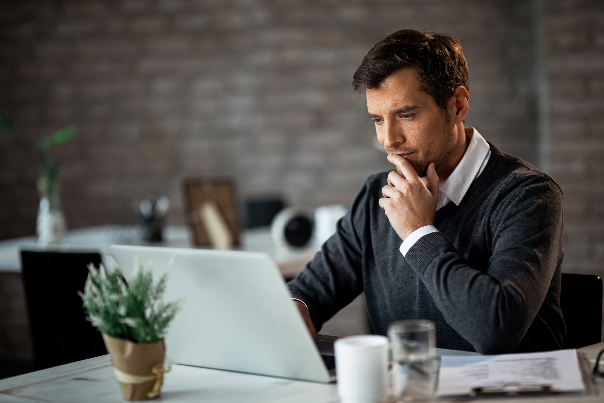 Estratégias simples para gerar negócios online Estratégias simples para gerar negócios online