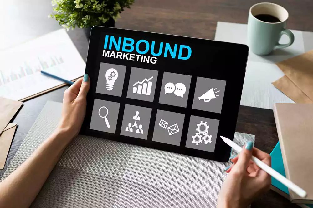 -vantagens-do-inbound-marketing tablet escrito inbound marketing